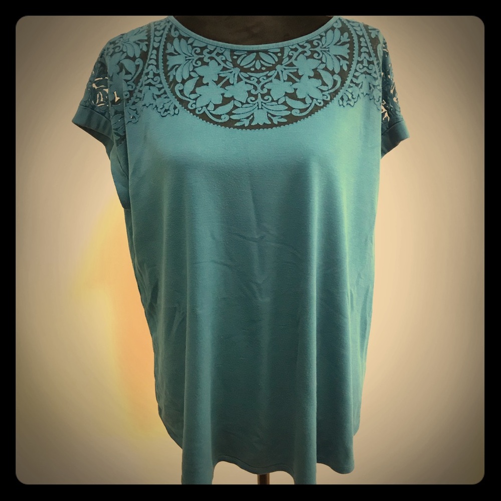 Ava & Viv Top